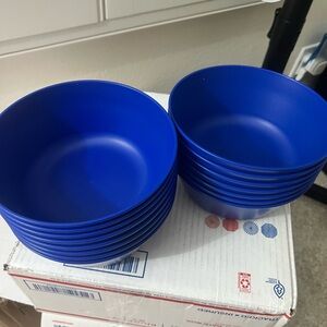 15 set Room Essentials Vibrant Blue Dinnerware Set